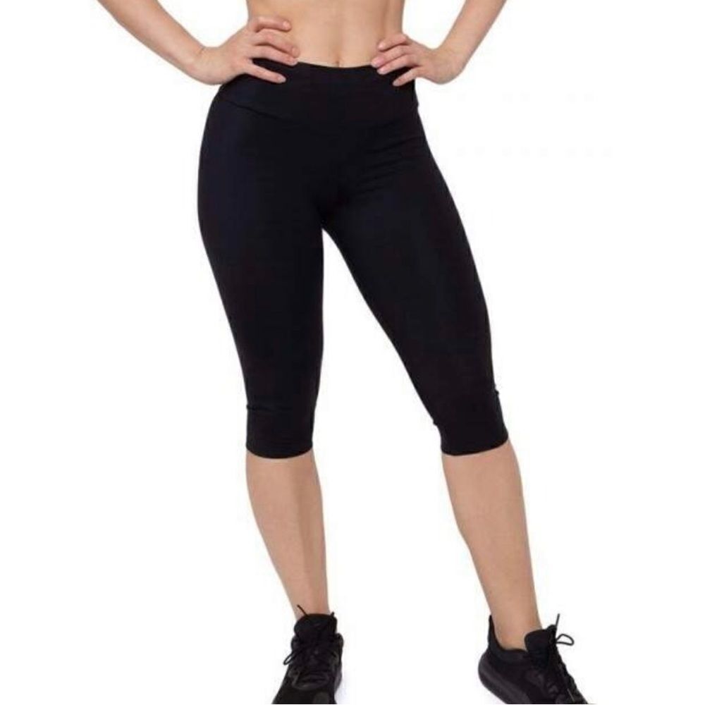 Black Capri Stretch Pants - Women's Size M